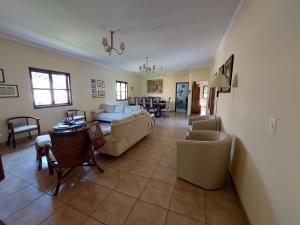 Casa Terrea com 04 quartos no Condominio Nova Higienopolis